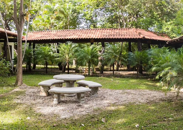 Hotel Cabinas Olas 2*